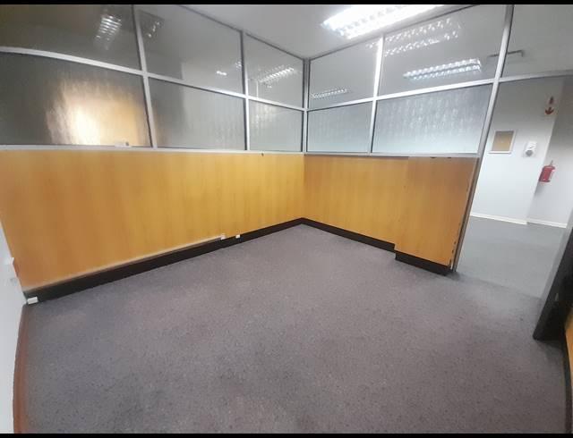 689M² OFFICE RENTED IN WALMER